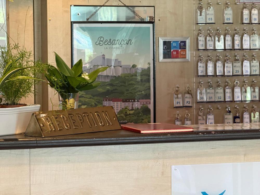 Brit Hotel Besancon L'Horloge Екстер'єр фото
